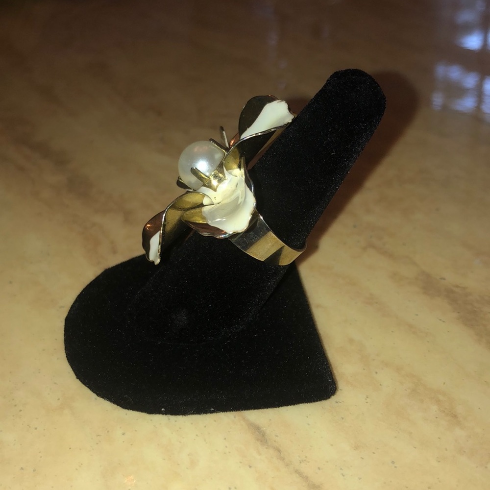 Flower Ring - Picture 2 of 2